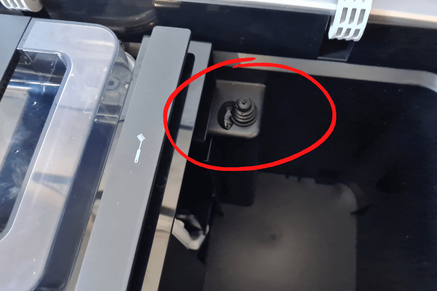 Wasserablagerung beim Frischwassertank des Ecovacs Deebot X1 Turbo ist zu sehen